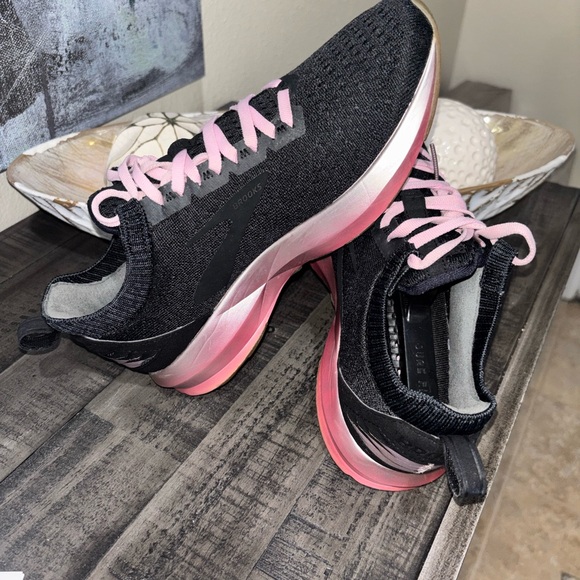 Brooks Levitate 2 running Black/Pink SZ 7.5 - Picture 7 of 12